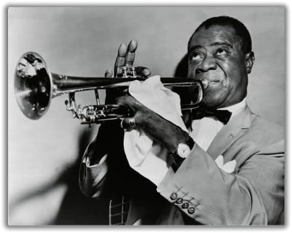Schwarzweißfoto eines Jazz-Trompeters beim Spielen seines Instruments